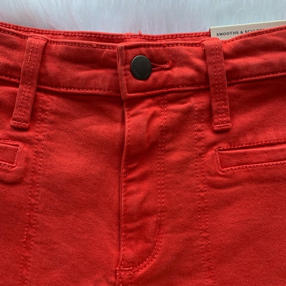 High Rise Midi Shorts Red - Picture 3 of 10